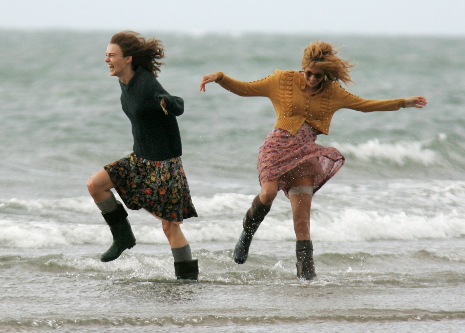 Keira Knightly and Sienna Miller in The Edge of Love